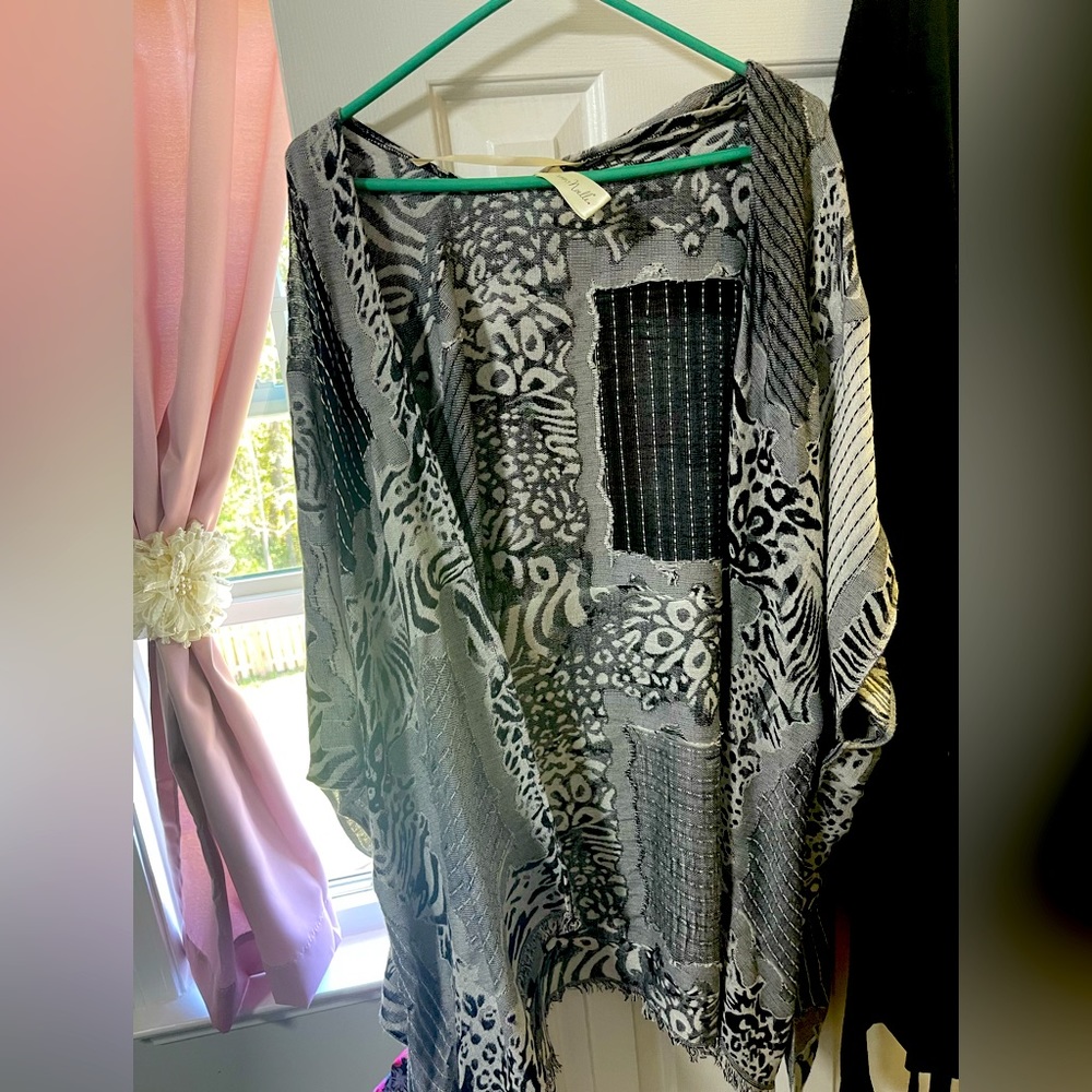 Shawl / cover up